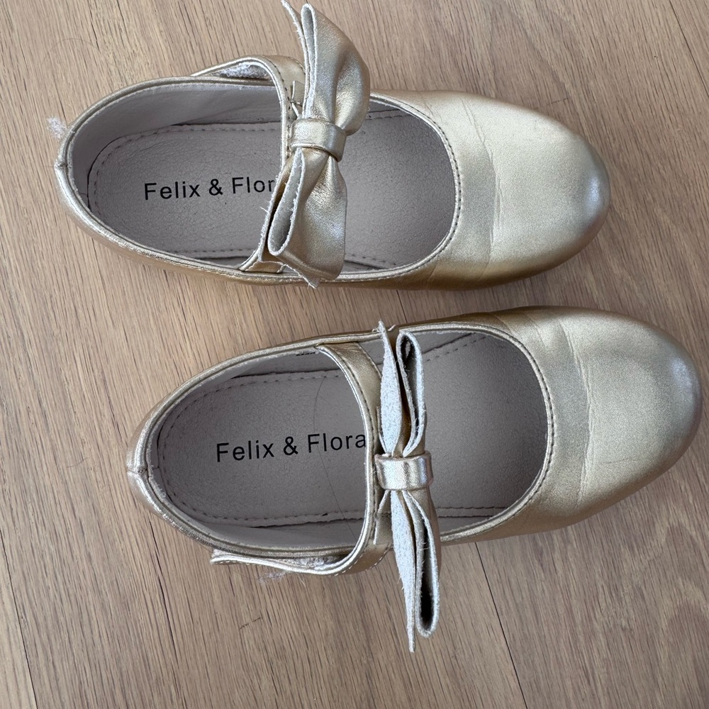 Gold Kids Shoes with Bow - Picture 7 of 9